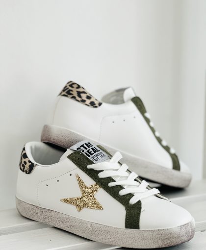 Sneakers real snake