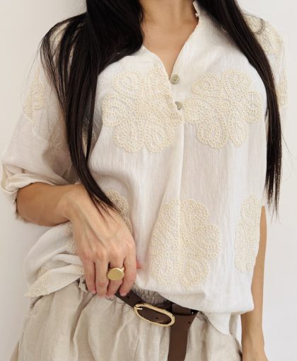 Camicia ricamata
